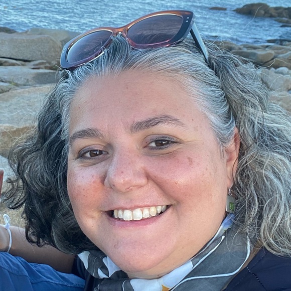 Meet your Posher, Andreia - Picture 1 of 1